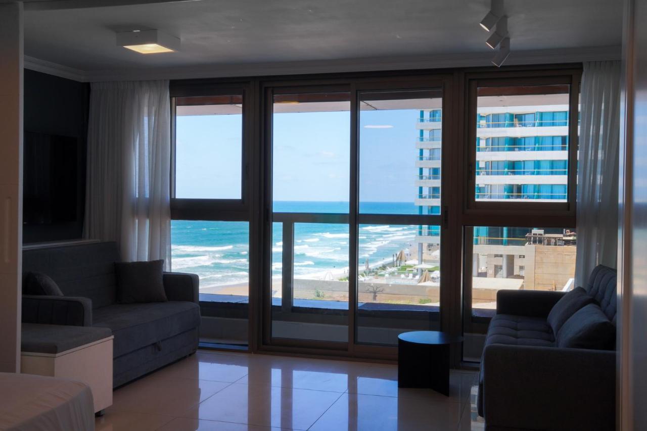 Beachfront Boutique Apartment Herzelia Exteriör bild