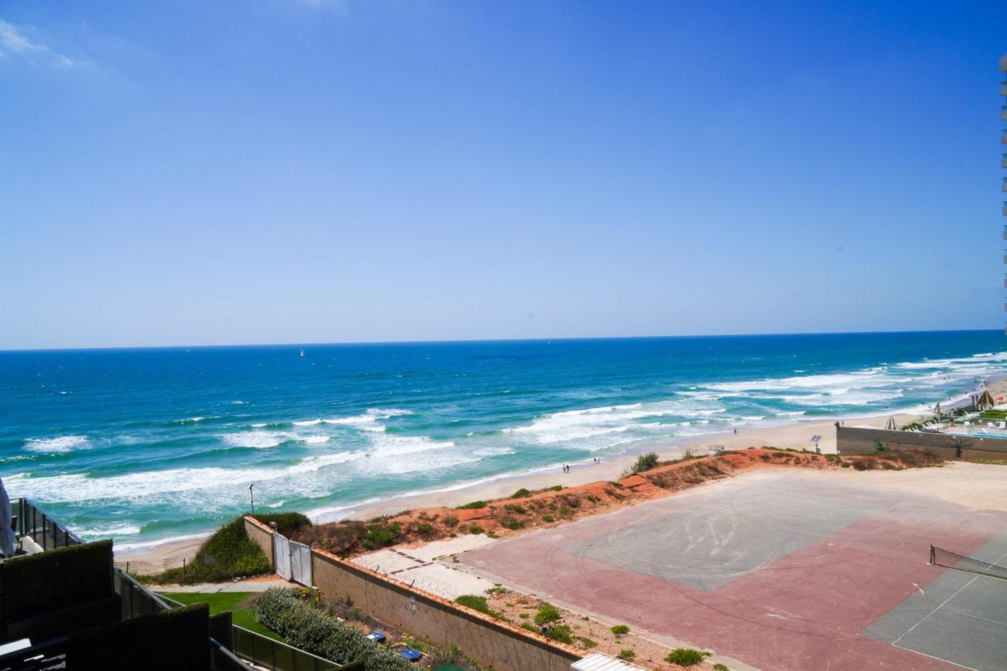 Beachfront Boutique Apartment Herzelia Exteriör bild