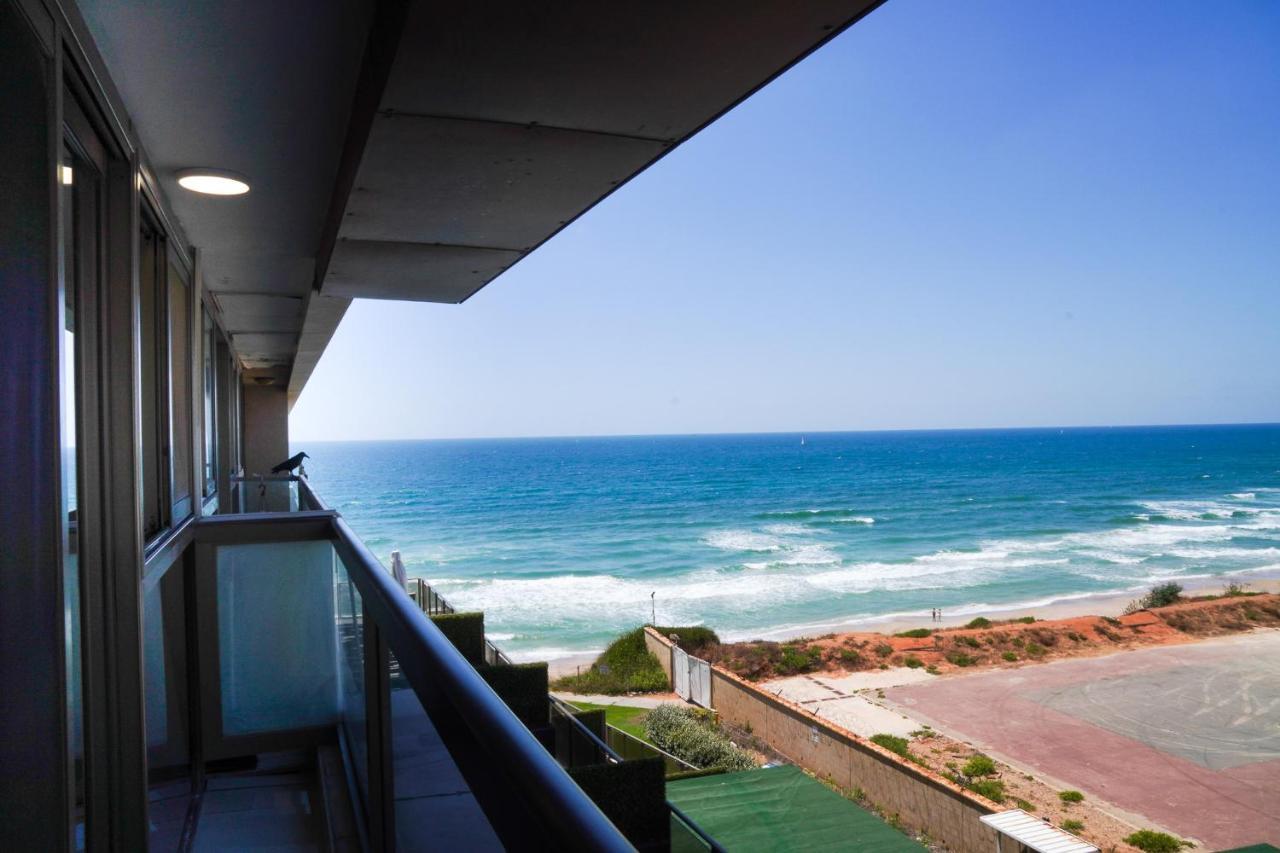 Beachfront Boutique Apartment Herzelia Exteriör bild