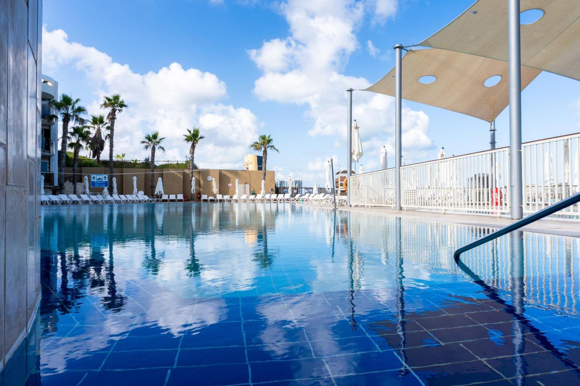 Beachfront Boutique Apartment Herzelia Exteriör bild